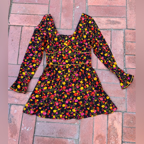 Vintage Dresses & Skirts - 70s Vintage Micro Mini acrylic barkcloth long sleeved dress w. bright flowers XS